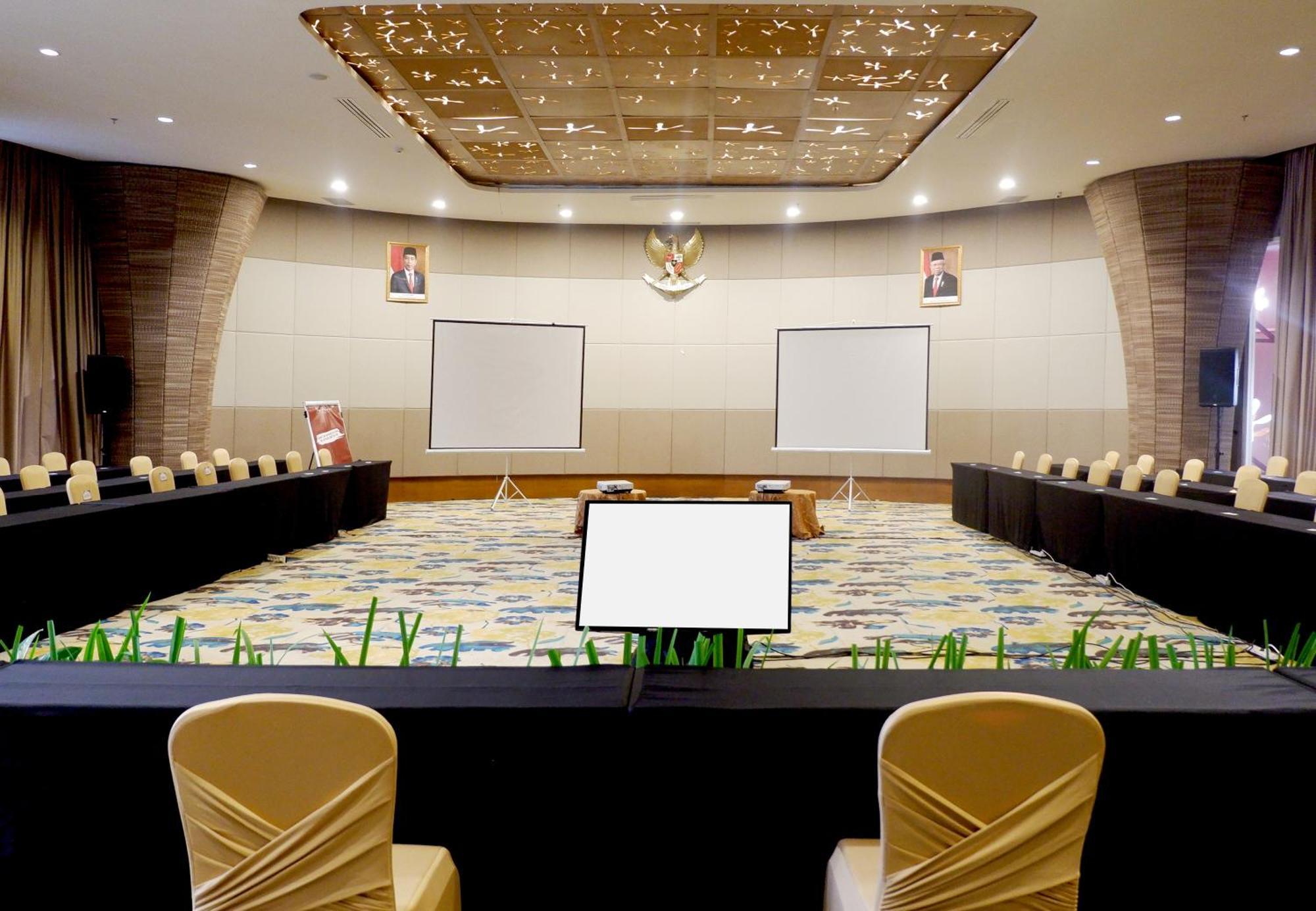 The Alana Hotel And Conference Sentul City By Aston Богор Экстерьер фото
